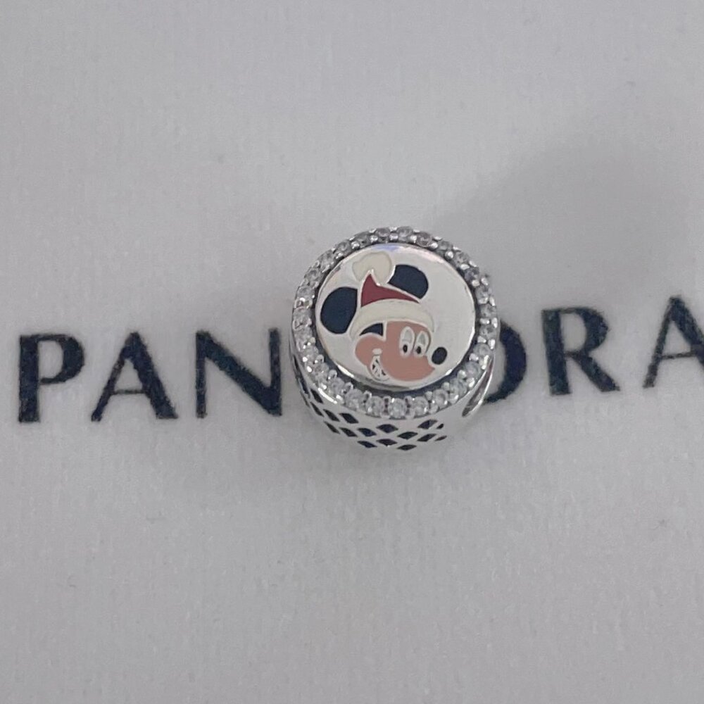 Pandora Disney Happy Holiday Exclusive Charm